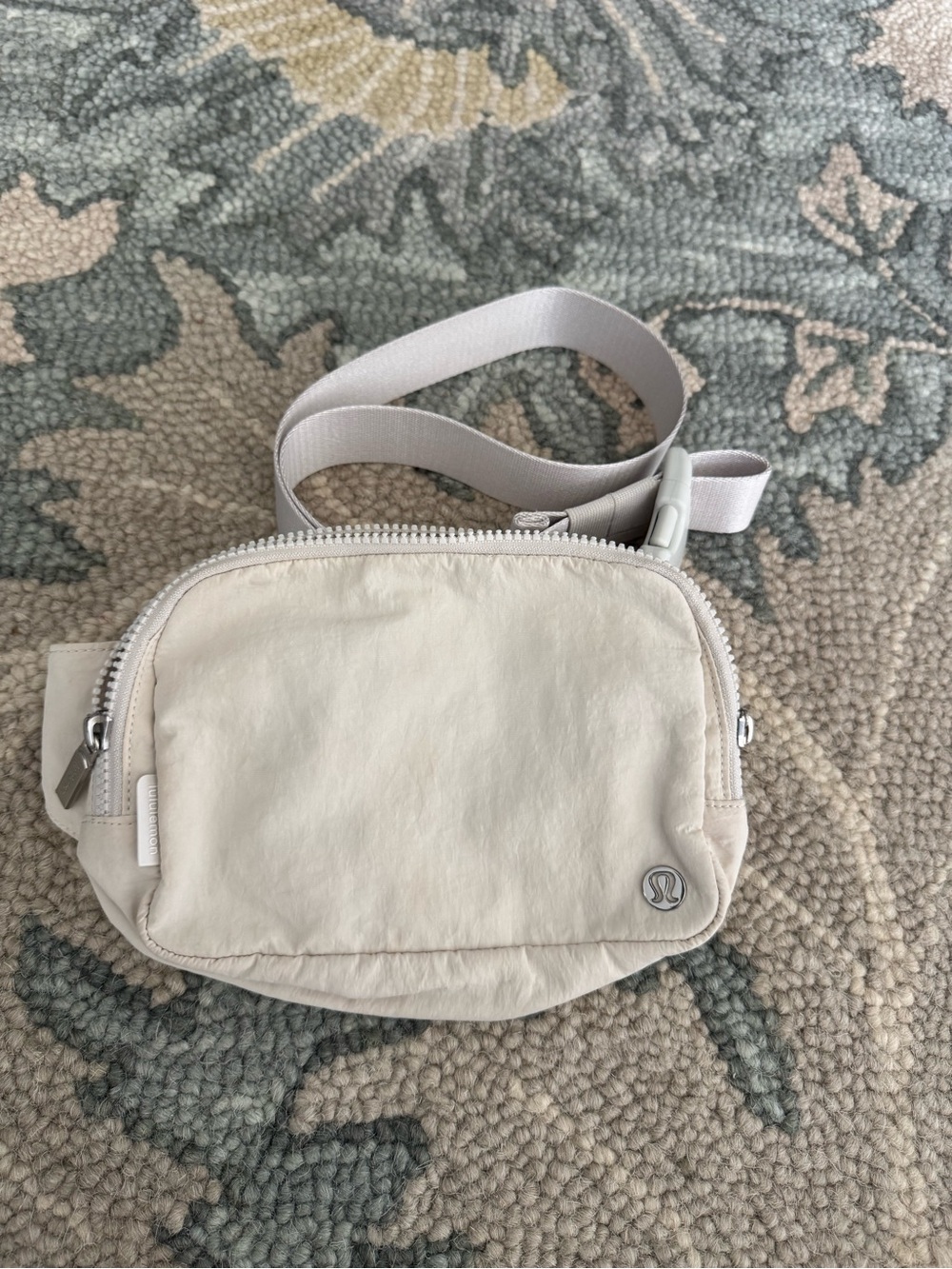 lululemon athletica Cream Crossbody Fanny pack Adjustable strap